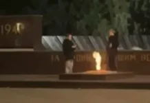 Проверка МВД у Вечного огня в Усть-Лабинске Краснодарского края proverka mvd u vechnogo ognya v ustlabinske krasnodarskogo kraya-gazetart-ru-0