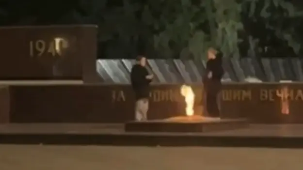 Двое подростков пожарили еду на Вечном огне в Краснодарском крае