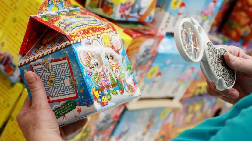 В Челябинске для детей закупили более 40 000 новогодних подарков