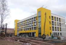 Серов ускоряет обновление медицины с Татьяной Савиновой и Василием Сизиковым serov uskoryaet obnovlenie medicziny s tatyanoj savinovoj i vasiliem sizikovym-gazetart-ru-0