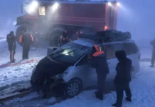 Спасатели Якутии извлекли автомобиль из реки, найдено тело ребенка spasateli yakutii izvlekli avtomobil iz reki najdeno telo rebenka-gazetart-ru-0