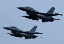 США применили осветительные бомбы, F-16 обеспечили защиту Пальмиры в Сирии ssha primenili osvetitelnye bomby 16 obespechili zashhitu palmiry v sirii-gazetart-ru-0