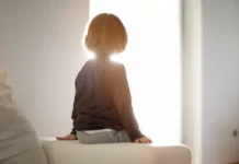 Владимир Парфенов обсудил детские тики с Сеченовским университетом vladimir parfenov obsudil detskie tiki s sechenovskim universitetom-gazetart-ru-0