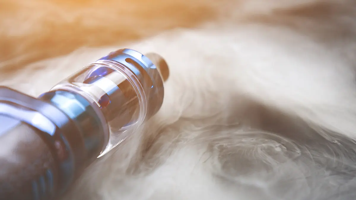 «Права курящих»: в Госдуме предложили разрешить продажу вейпов на остановках