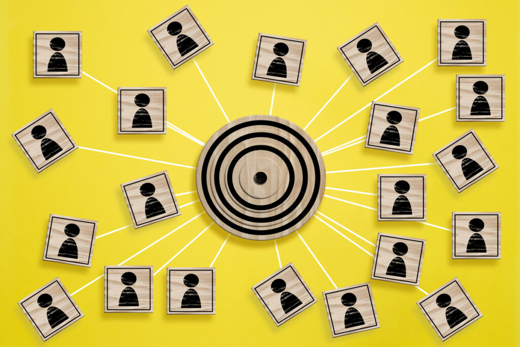 Деревянная круглая мишень и деревянные кубики