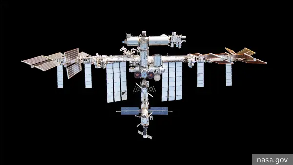 Эксперт: Причиной экстренного возвращения экипажа МКС могли стать психологические проблемы