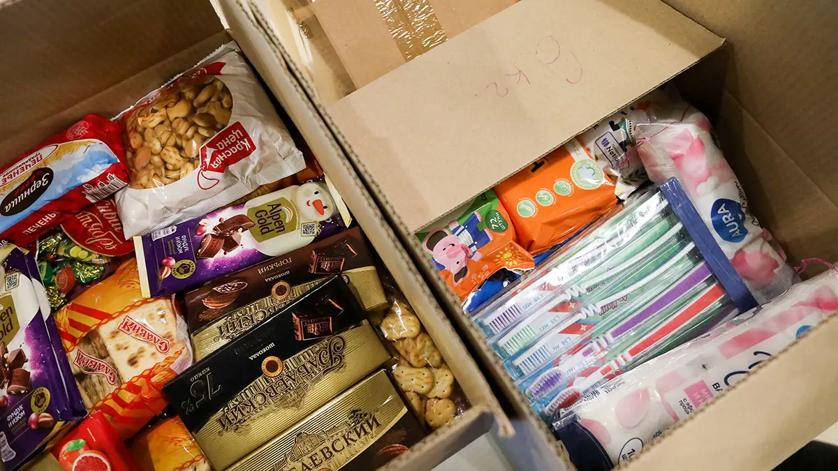 Представители общепита на площадках «Зимы в Москве» помогают бойцам СВО