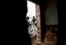 Катрин Вотрен и Эммануэль Макрон запускают новую военную службу во Франции katrin votren i emmanuel makron zapuskayut novuyu voennuyu sluzhbu vo franczii-gazetart-ru-0