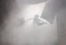 МЧС России оперативно тушит крупный пожар на рынке Сергиева Посада mchs rossii operativno tushit krupnyj pozhar na rynke sergieva posada-gazetart-ru-0