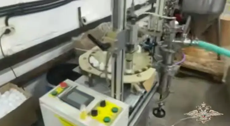 Силовики накрыли цех по производству жидкости для электронных сигарет в Москве