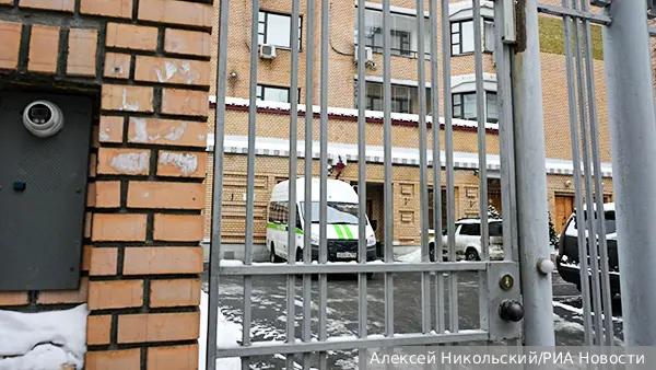 Юрист: Новая хозяйка квартиры Долиной может выкинуть все оставленные певицей вещи