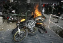 Последние новости о ситуации с протестующими и заявлениях в Иране poslednie novosti o situaczii s protestuyushhimi i zayavleniyah v irane-gazetart-ru-0