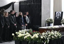 Прощание с Александром Олейниковым сегодня на Троекуровском proshhanie s aleksandrom olejnikovym segodnya na troekurovskom-gazetart-ru-0