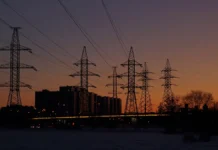 Россети Ленэнерго обновили сети Полиграфмаш для стабильной энергии rosseti lenenergo obnovili seti poligrafmash dlya stabilnoj energii-gazetart-ru-0