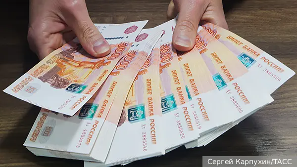 Названа сфера со средней зарплатой выше 400 тыс. рублей в России