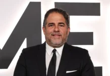 Бретт Ратнер раскрыл правду о фото с Эпштейном и Трампом brett ratner raskryl pravdu o foto s epshtejnom i trampom-gazetart-ru-0