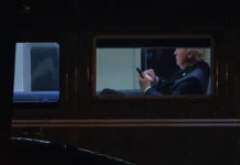 Дональд Трамп удалил ролик Обамы и Мишель. Ответил Белый дом donald tramp udalil rolik obamy i mishel otvetil belyj dom-gazetart-ru-0