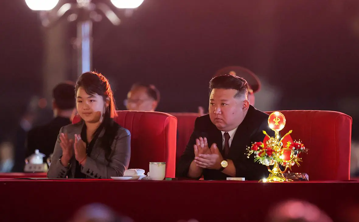 Ким Чжу Э и Ким Чен Ын (KCNA / EPA / ТАСС)