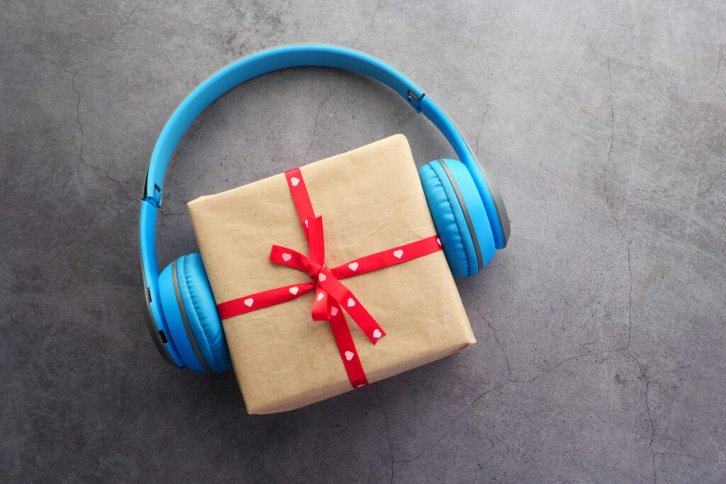 Наушники и подарочная коробка