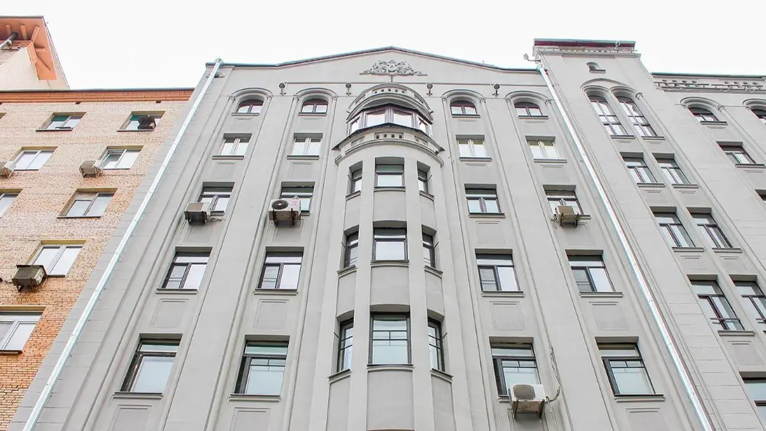 В столице в прошлом году отремонтировали 10 домов с витражными окнами