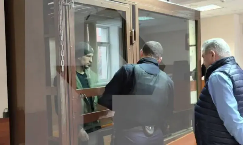 Суд избрал меру пресечения мужчине, сломавшему нос девушке в московском метро