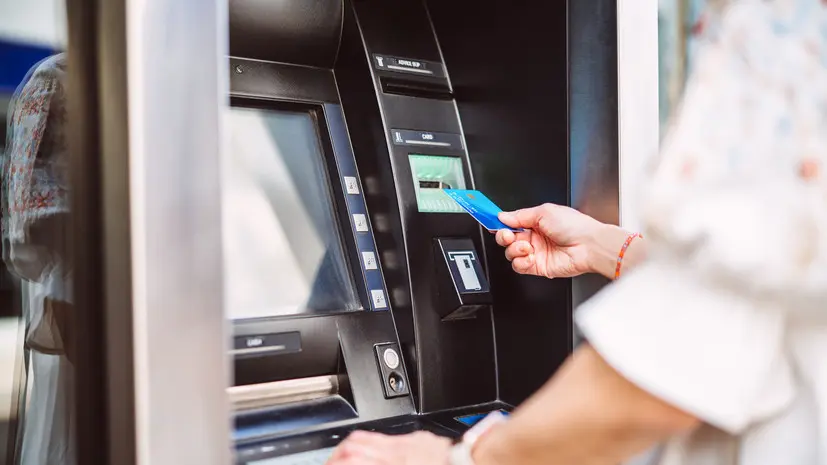 В Казахстане усилят контроль над трансграничными операциями банков