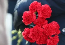 В Анапском индустриальном техникуме открыли мемориал герою-охраннику v anapskom industrialnom tehnikume otkryli memorial geroyuohranniku-gazetart-ru-0