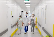 Владимир Путин поручил Олегу Кожемяко благоустроить поликлинику №9 vladimir putin poruchil olegu kozhemyako blagoustroit polikliniku 9-gazetart-ru-0