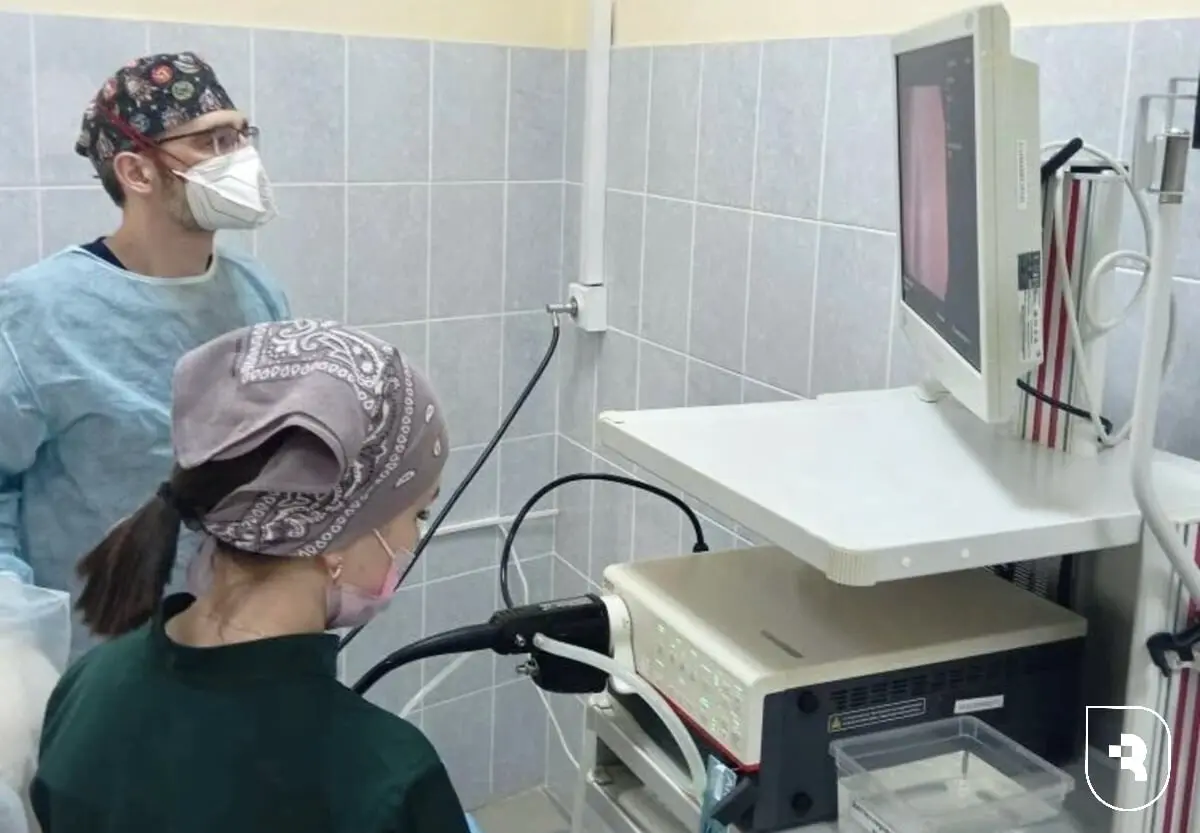 Врачи горбольницы №1 избавили ребенка от опухоли без разрезов-0