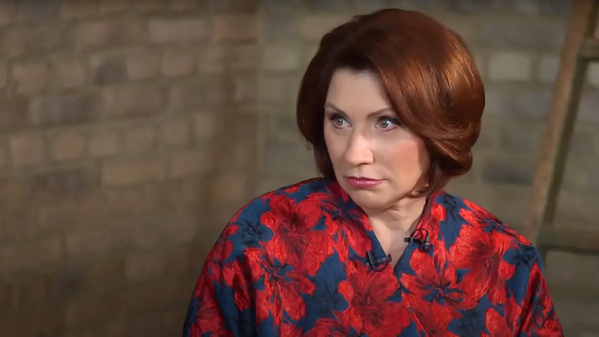 Роза Сябитова отказалась отдыхать за рубежом из-за ситуации с монахом с дубинкой