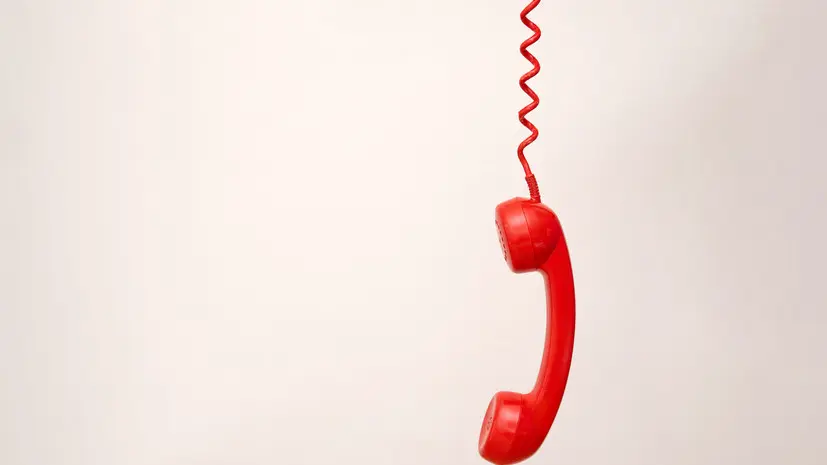 Пожилым россиянам могут отключить международные звонки на стационарные телефоны