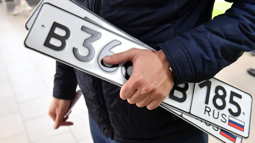 Baza: в России растёт популярность автономеров с серией «СВО»