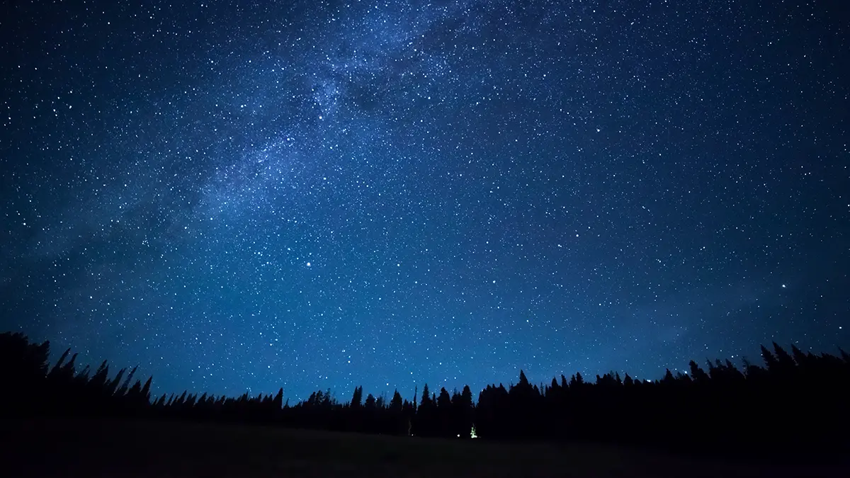 Karar: Яркий зеленый луч света в небе вызвал панику в турецком городе Ушак