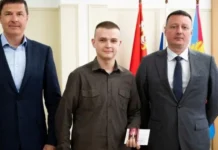 Иван Соколов удостоен награды МЧС России за подвиг в Люберцах ivan sokolov udostoen nagrady mchs rossii za podvig v lyuberczah-gazetart-ru-0