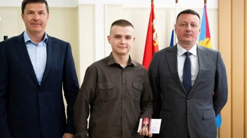 Полицейского, спасшего из огня женщину и ребенка в Люберцах, наградили медалью