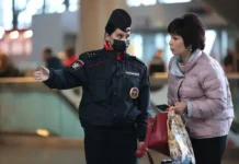 telefon na granicze otkaz pokazat grozit zaderzhaniem do 48 chasov-gazetart-ru-0