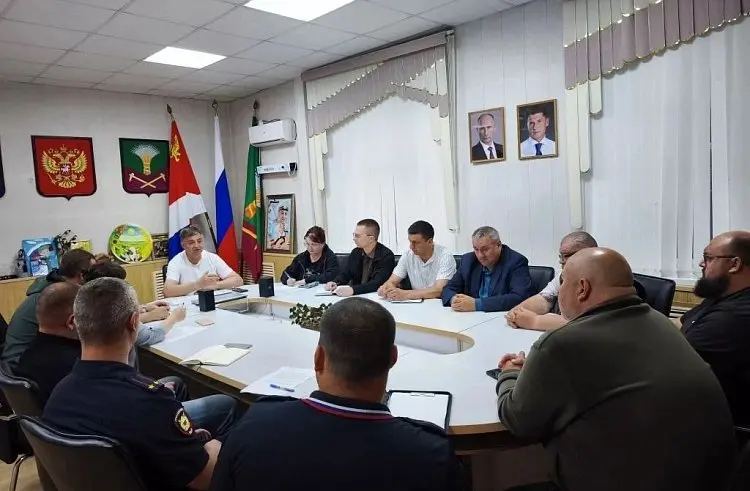 В Хорольском округе организовали переправу после ЧП с фурой Администрация Хорольского округа