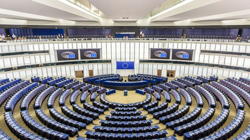 Захарова обвинила Европарламент в игнорировании проблем внутри Евросоюза