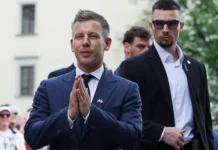 peter madyar i zelenskij obsudili es voznikla napryazhennost-gazetart-ru-0