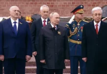 putin lukashenko i tokaev pochtili pamyat geroev pobedy-gazetart-ru-0