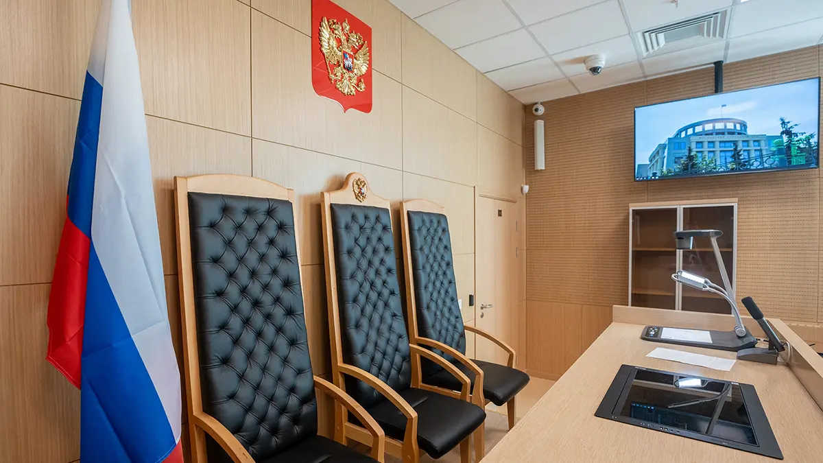 Суд в Москве арестовал водителя за демонстрацию пистолета женщине