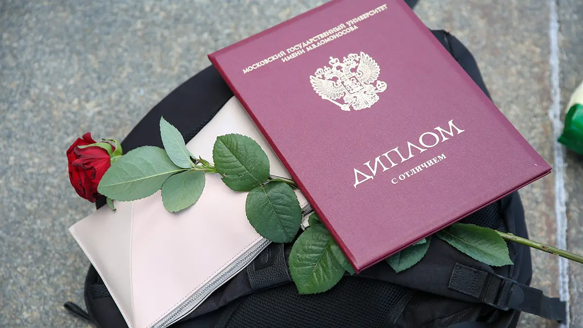 Минобрнауки РФ допустило исчезновение дипломных работ из-за ИИ