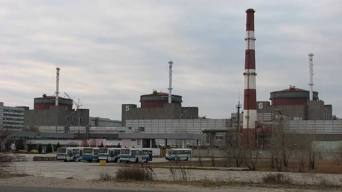 Дрон ВСУ атаковал территорию со списанной техникой на ЗАЭС, есть раненые