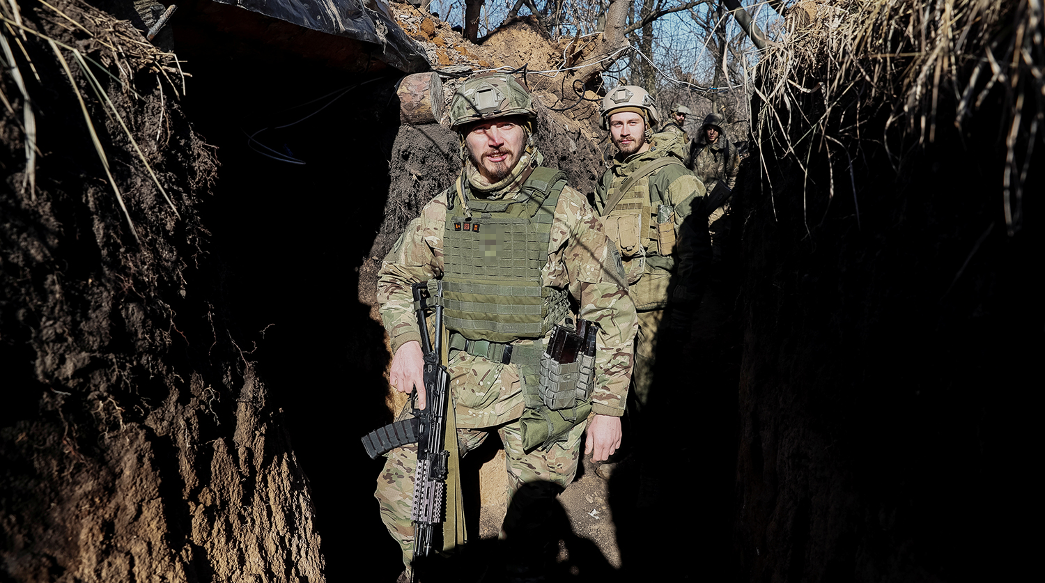 Members of Ukrainian Interior Ministry’s «Azov» battalion are seen at a their position at a front line near the village of Travneve