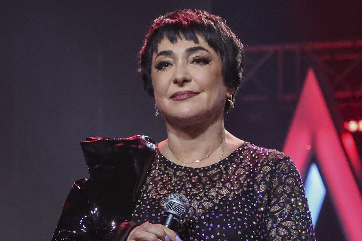 Яркое исполнение легендарной песни Лолитой на юбилейном концерте c082318d-8ad7-4864-88cb-0e6f963f91d3-678942b0