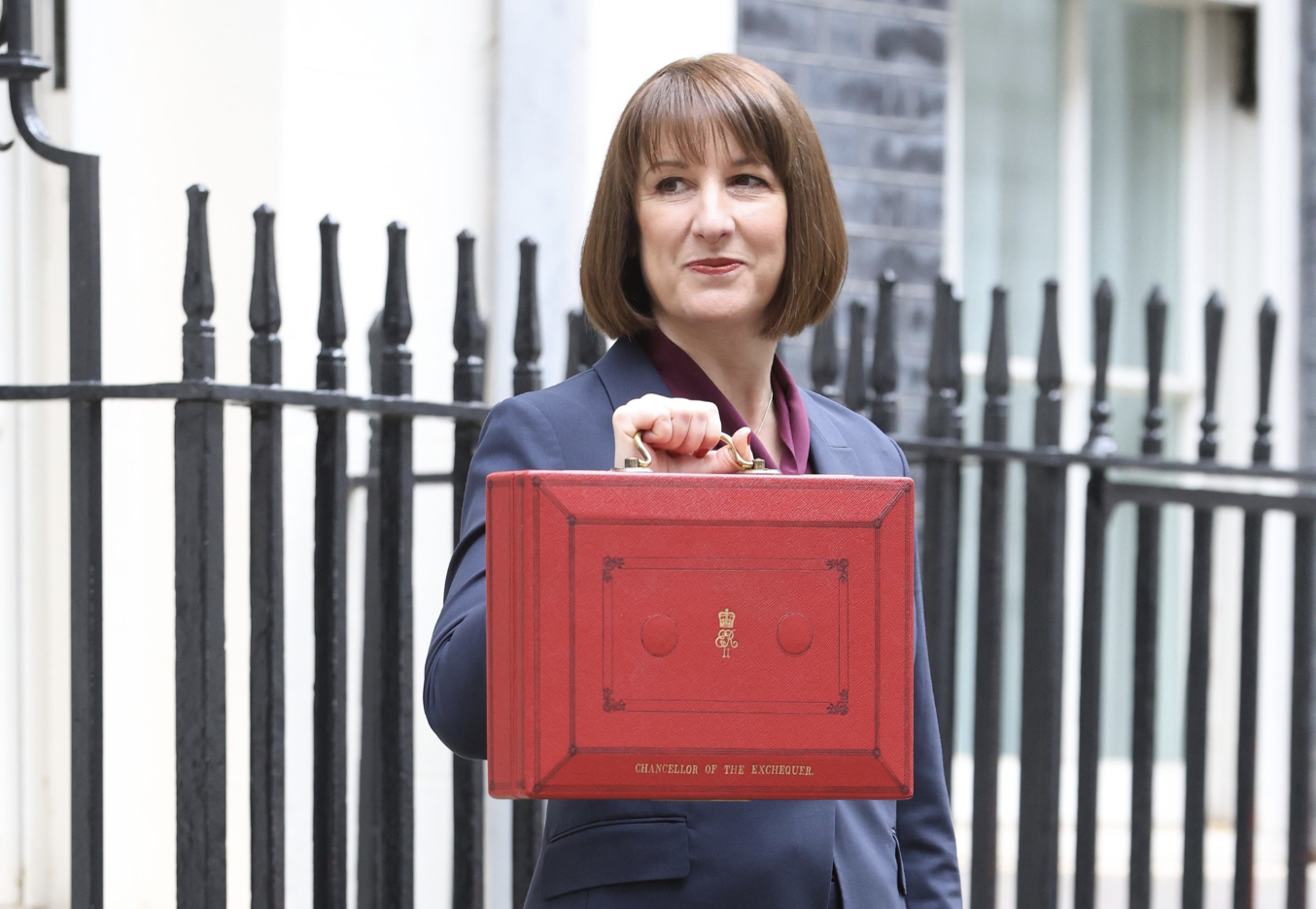 Министр финансов Великобритании оказалась в центре скандала из-за неточностей в резюме cc259ef9-6e83-4455-8d6e-ef2929799228-67954f3e