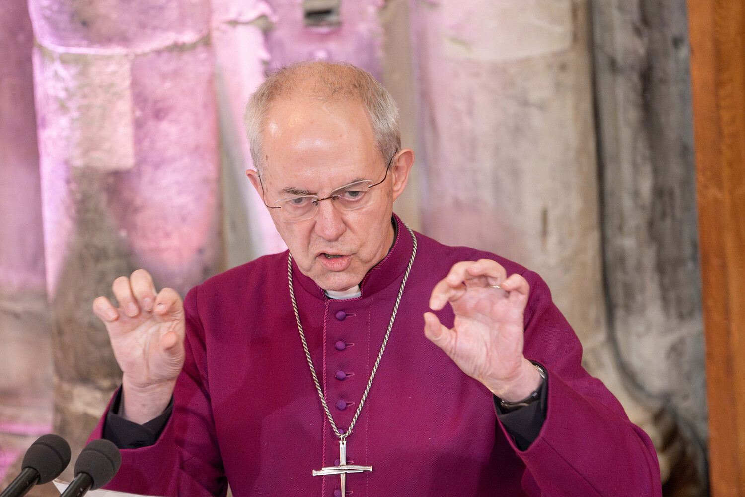 Скандальные события привели к отставке главы Церкви Англии e7f8966b-b487-4140-a770-074fbaf4693c-6786acf2