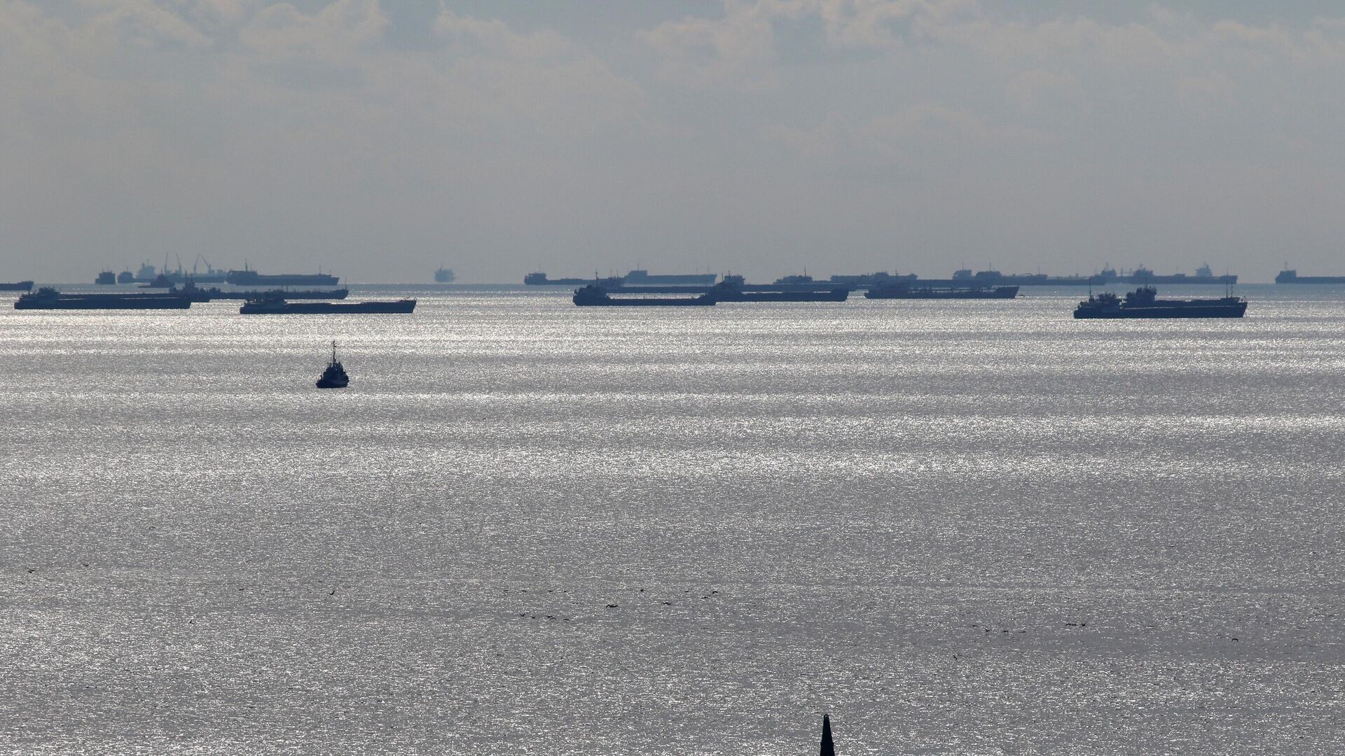 Экипаж танкера у берегов Тамани находится в безопасности несмотря на шторм 02017868-895c-4881-9bf4-7fb6d3ea7c96-67b30e5c