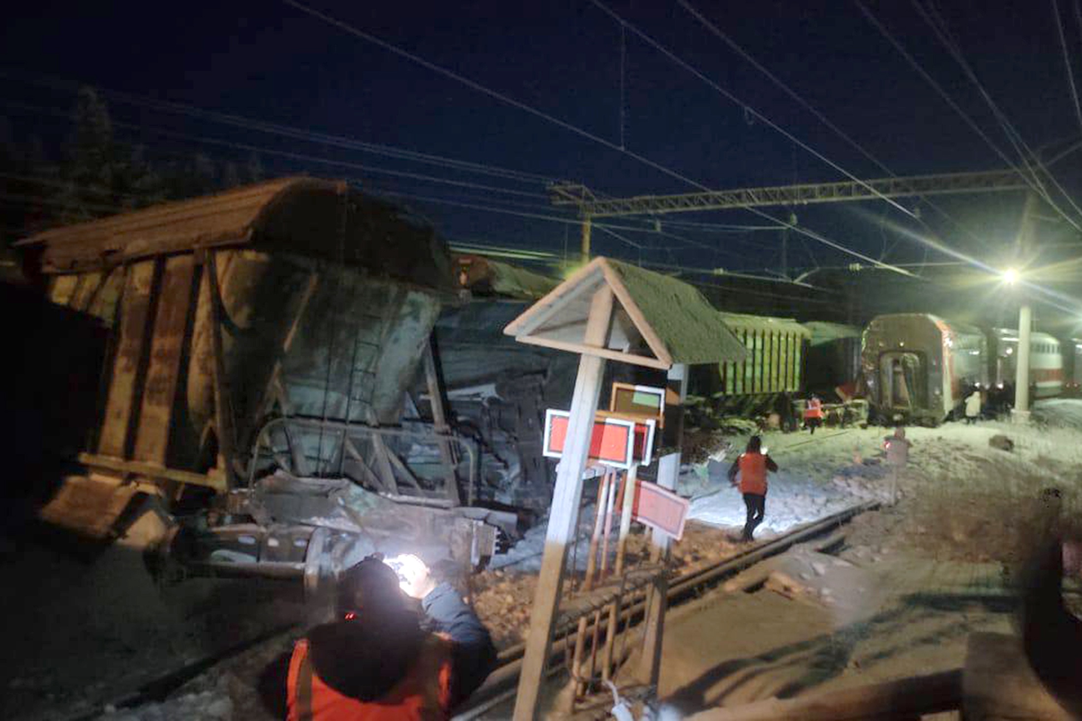В Мурманской области оказывают помощь пострадавшим после железнодорожного происшествия 1efb013f-8e9c-4922-bc67-d0c465206157-67b6964f