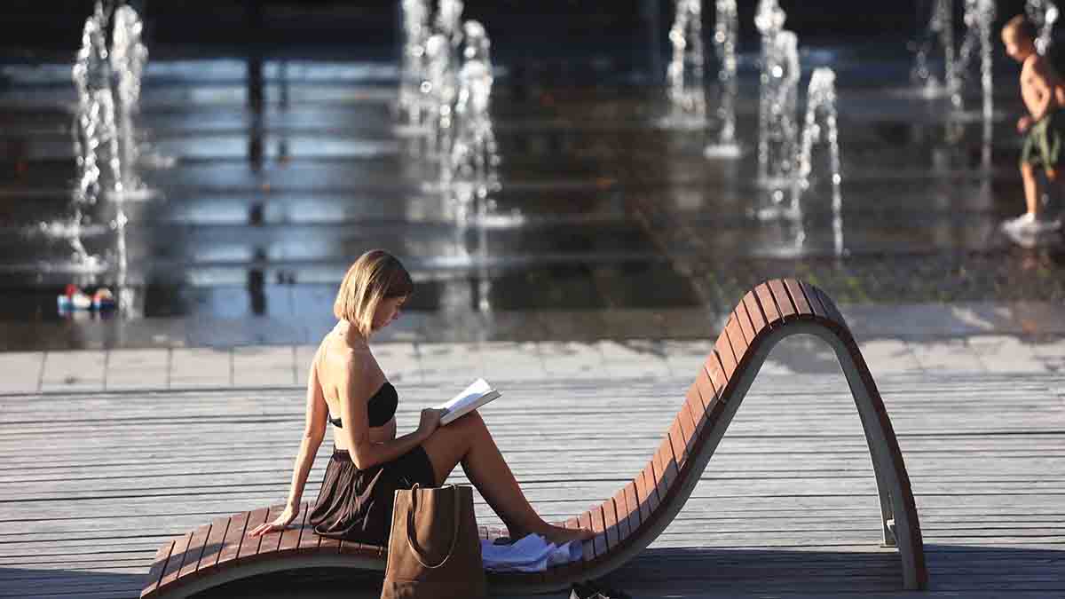 В Москве зафиксирован исторический температурный рекорд 2024 года Теплая погода в Москве 15 сентября